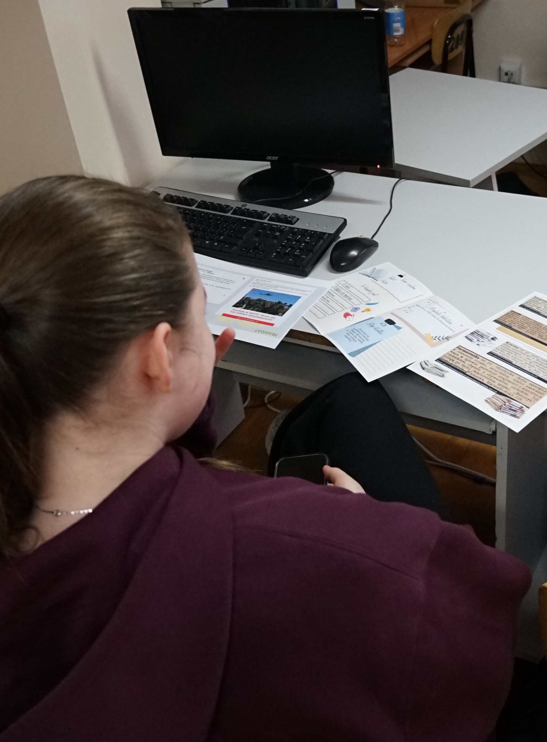 Youth Workshop at Primary School No. 1 in Szynwałd: Books and Online Content 🔎📖 article image